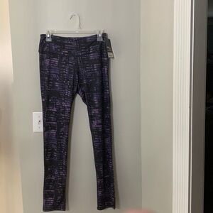 NWT Gander Mountain printed legging Medium Black /purple